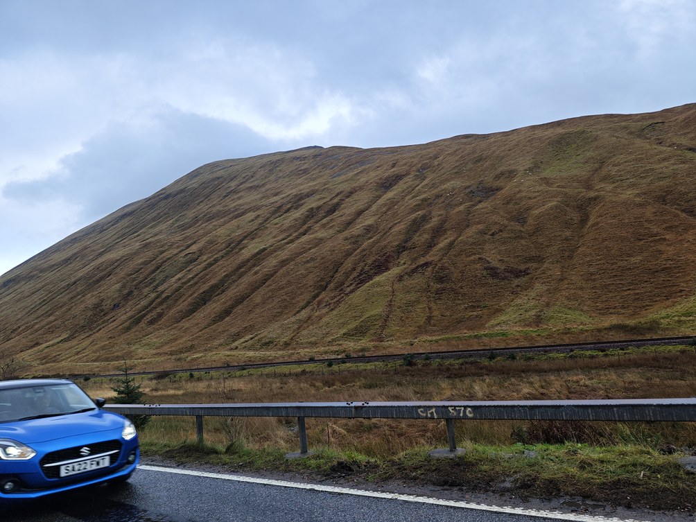 A82 公路旁的山坡
